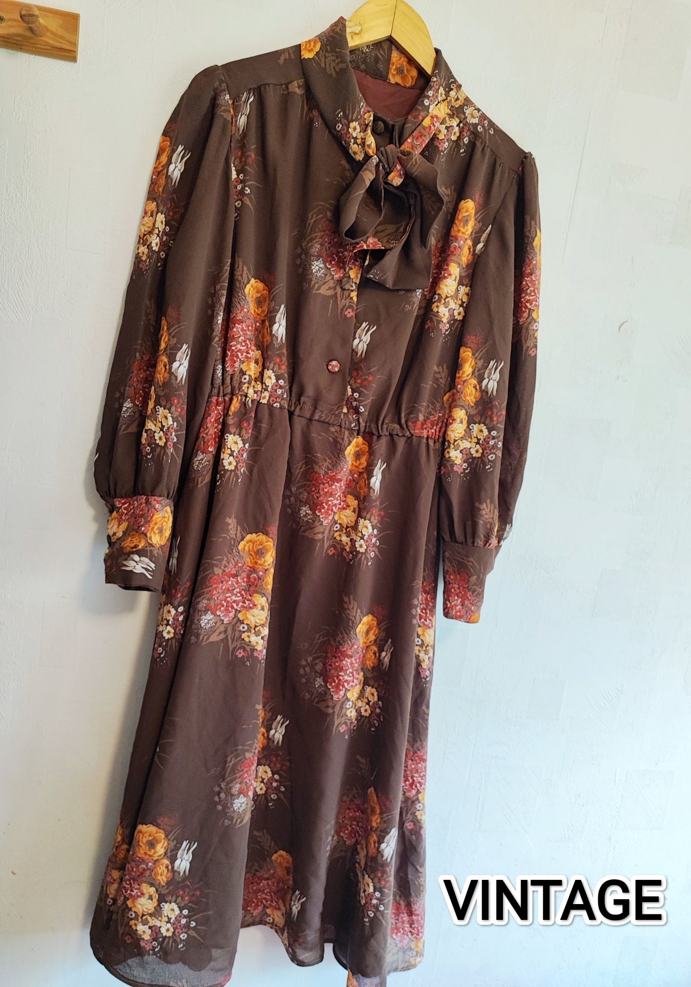 Koszulowa sukienka Vintage MIDI w kwiaty stylowa