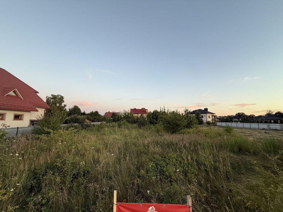 Продається 12 сотих в пригороді Тернополя.