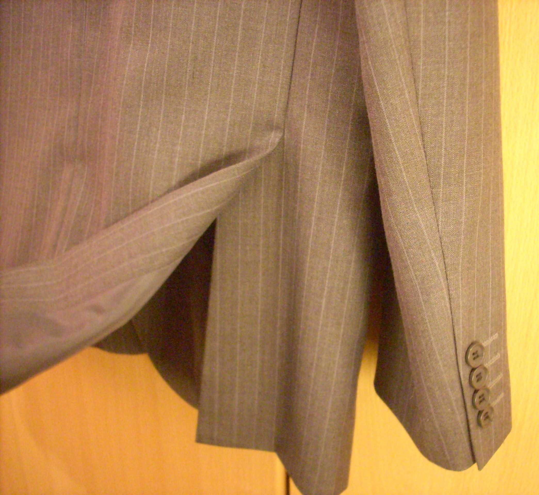 Blazer de homem cinza com risca