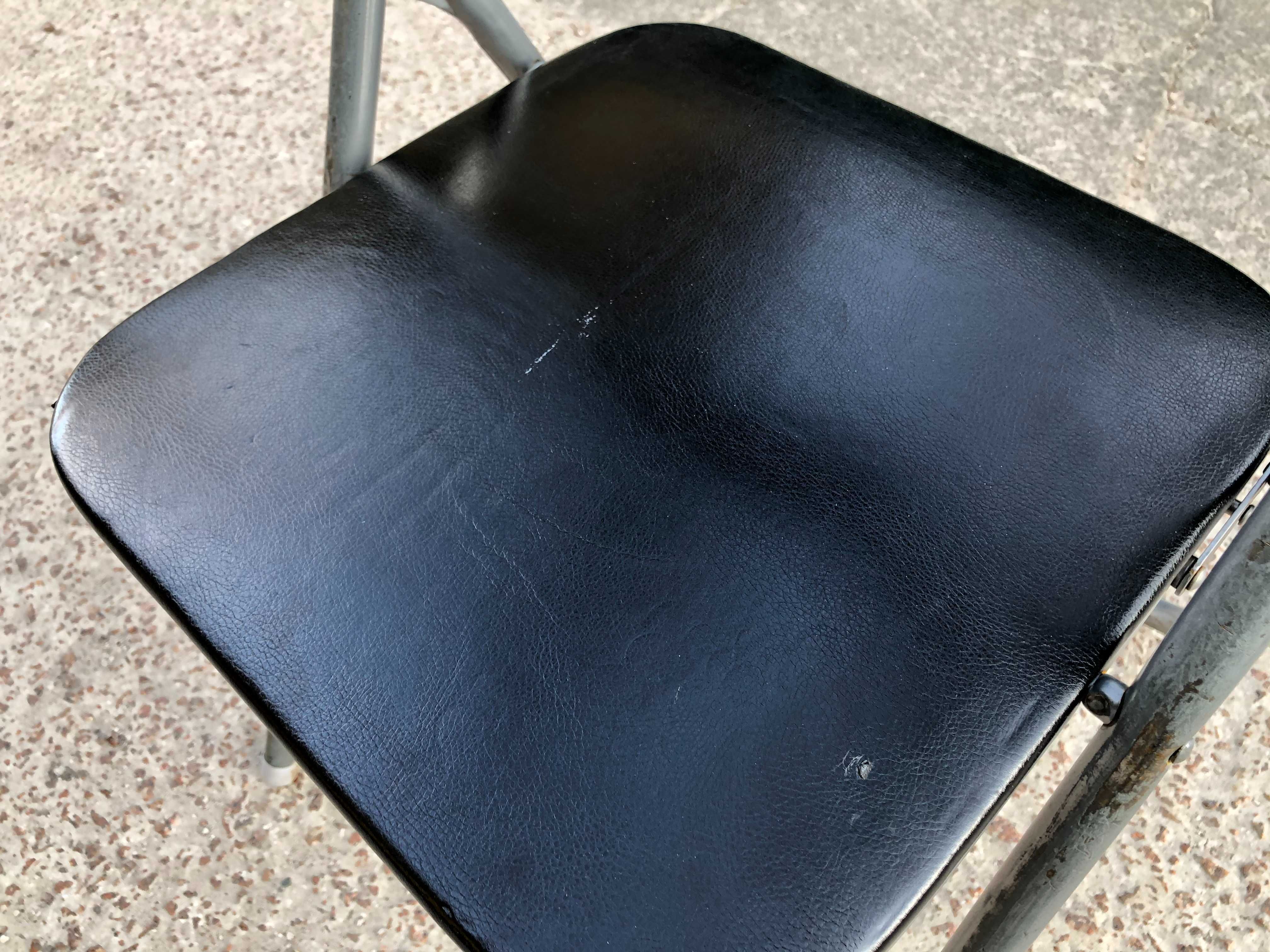 Металлический складной стул для улицы/дачи из кожзама б.у
