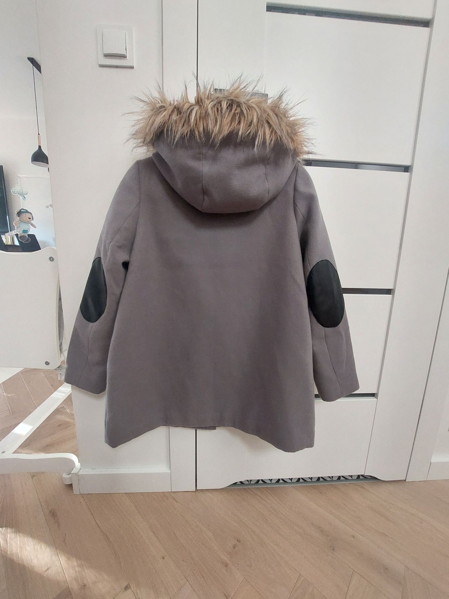 Trapezowy płaszcz wiosenno-jesienny rozmiar S