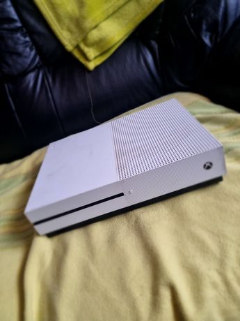 Vendo Xbox one S com Comando