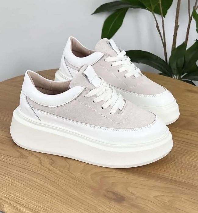 Білі жіночі  кросівки 36 розмір натуральна шкіра