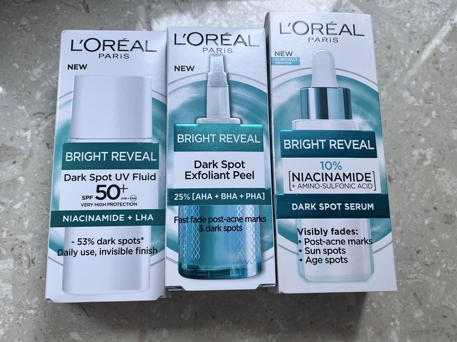 Zestaw kosmetykow L’Oreal Paris Bright Reveal preparaty wyrownujace na
