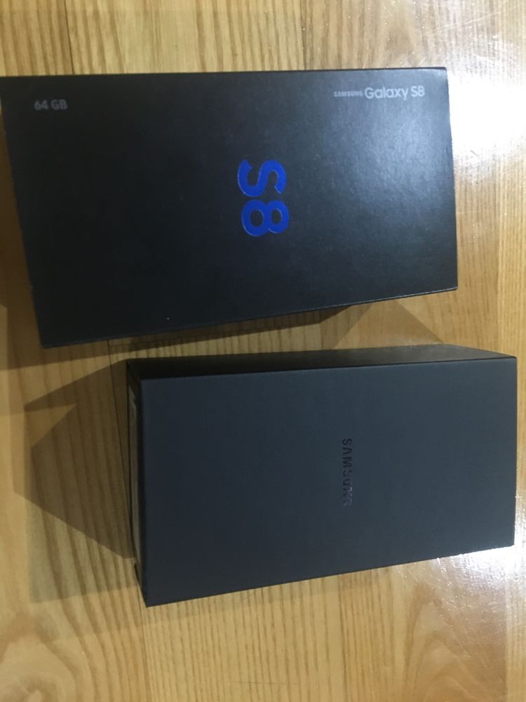 Pudelko samsung s8 z zawartością słuchawki, przejściówki, nowe