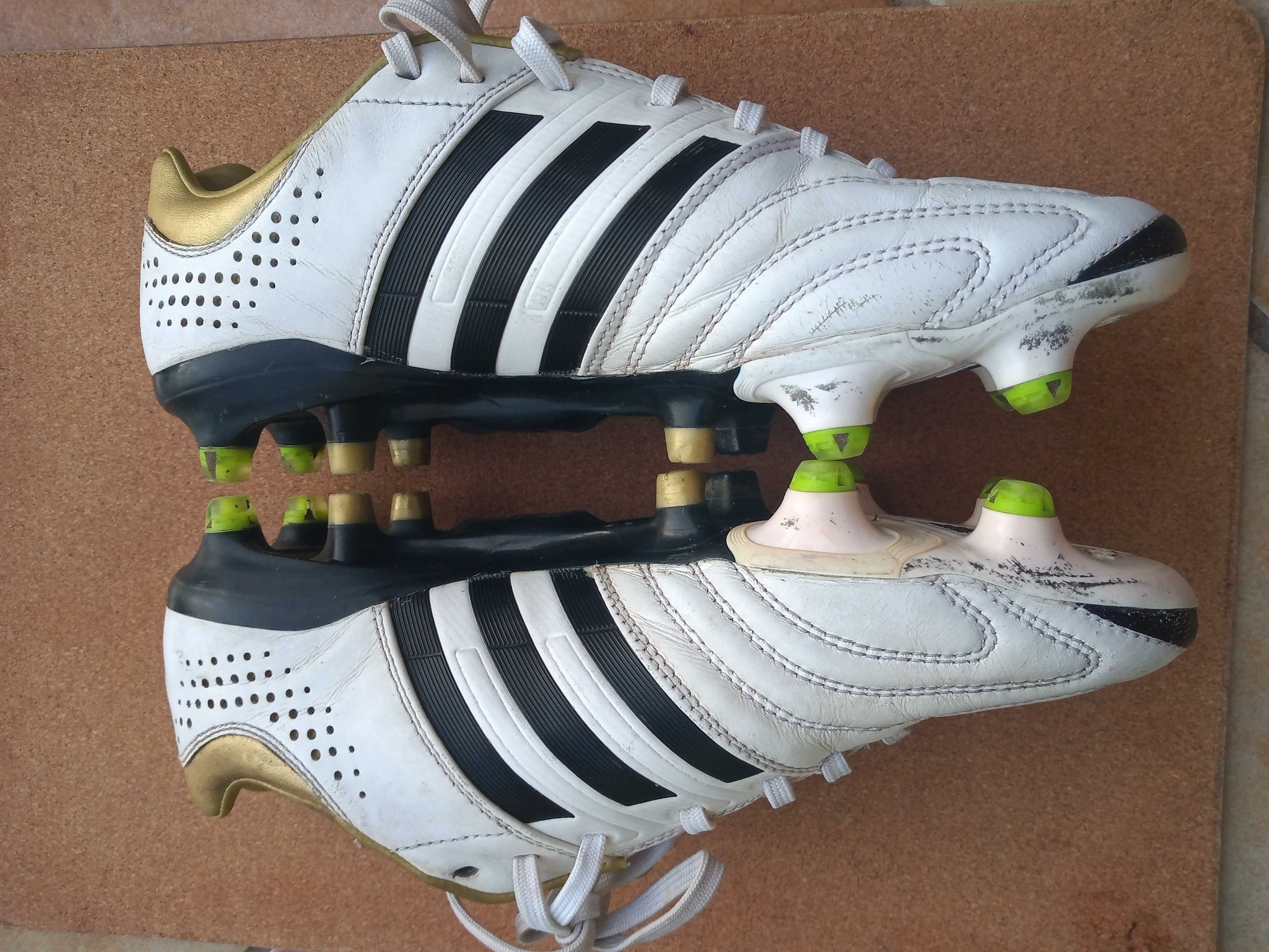 Buty piłkarskie Adidas adipure rozm.39 1/3