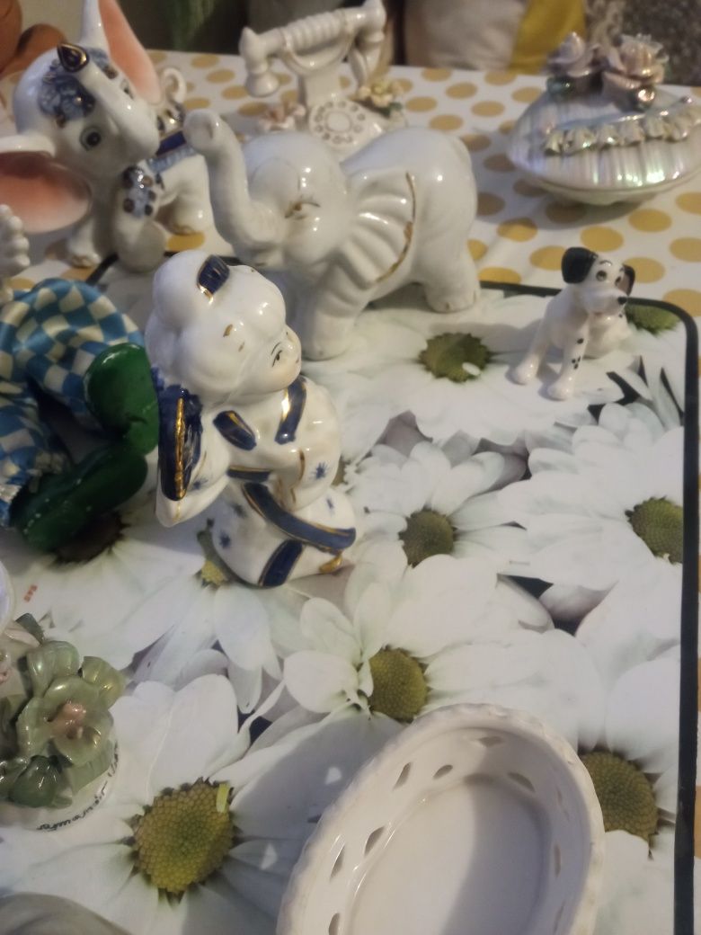 13  figurek ceramika