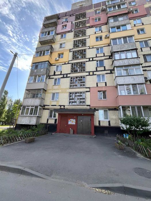 Продам 1 к квартиру на ж\м Левобережный -3     Караван