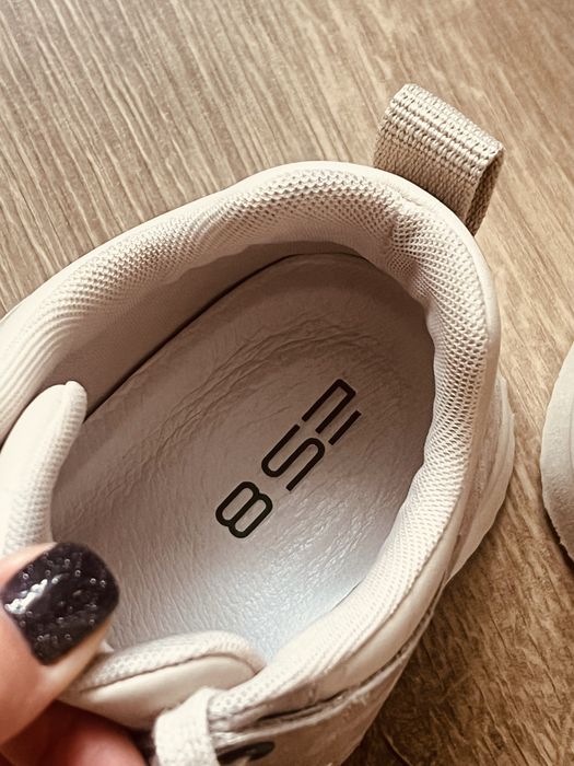 Хайтопи (черевики, високі кросівки)