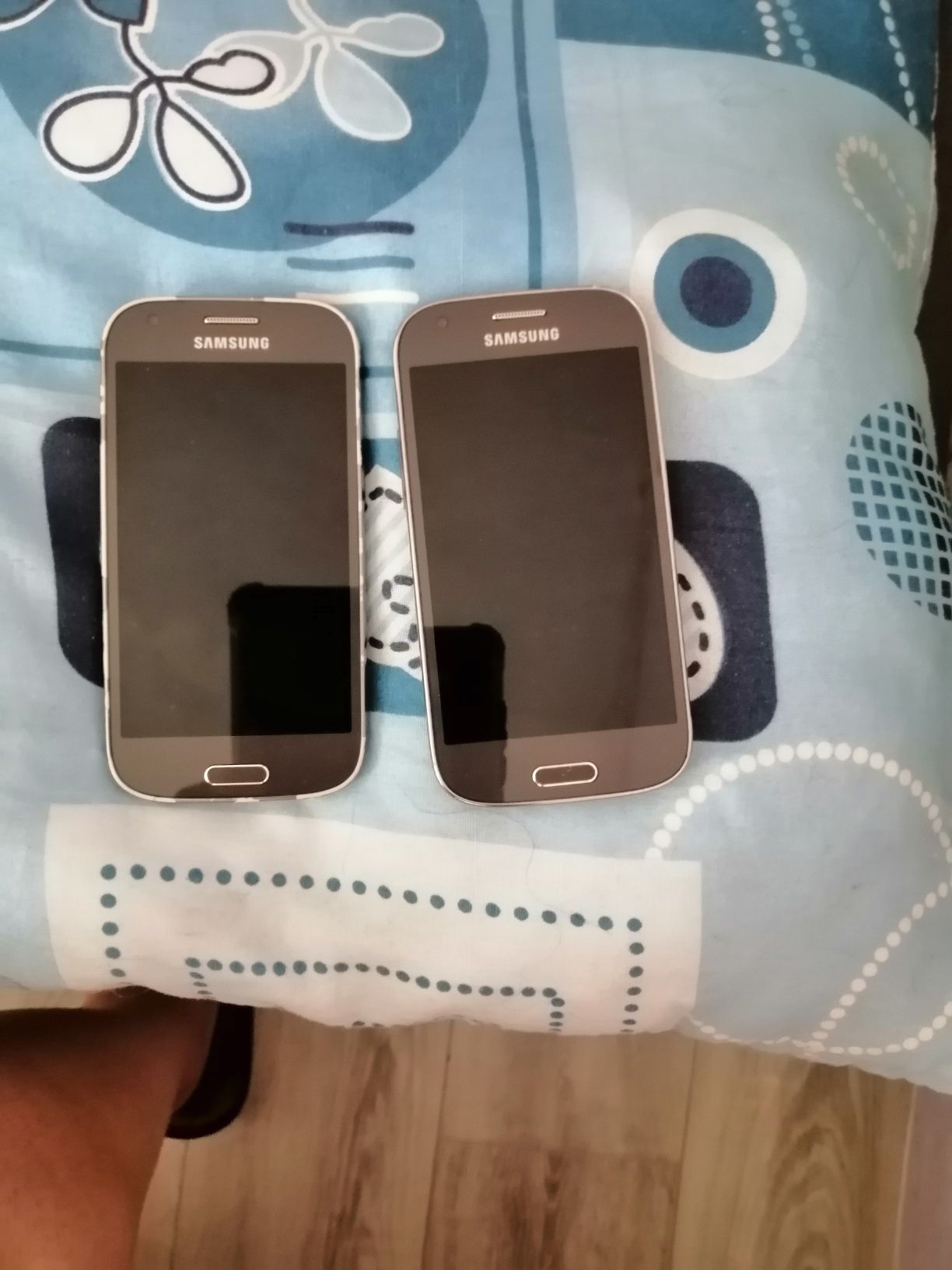 2 Telefony samsung galaxy ace4, jeden sprawny