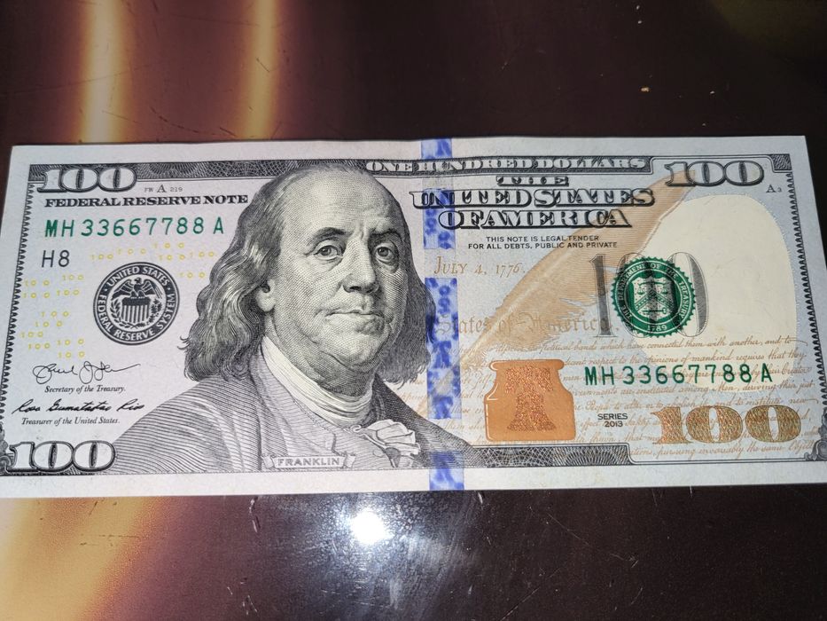 Рідкісні 100 доларів, з колекційними номерами