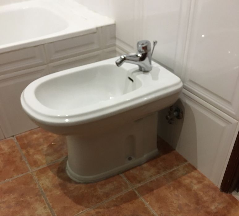 Bidé Indusa com torneira e todas as tubagens