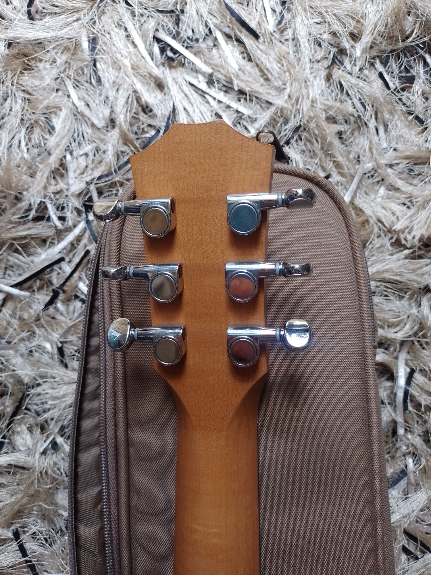 Guitarra acústica Taylor baby esquerdino