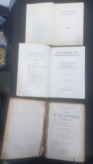 Livros antigos sobre medicina