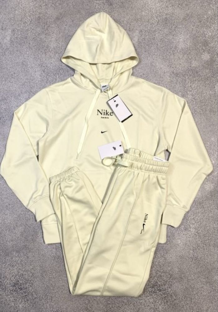 Продам летний костюм Nike оригинал