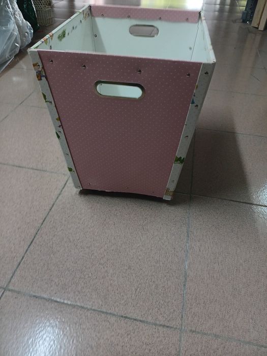 Caixa de arrumação princesas Zara Home c rodas