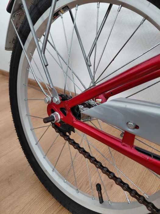 rower miejski z koszem na zakupy