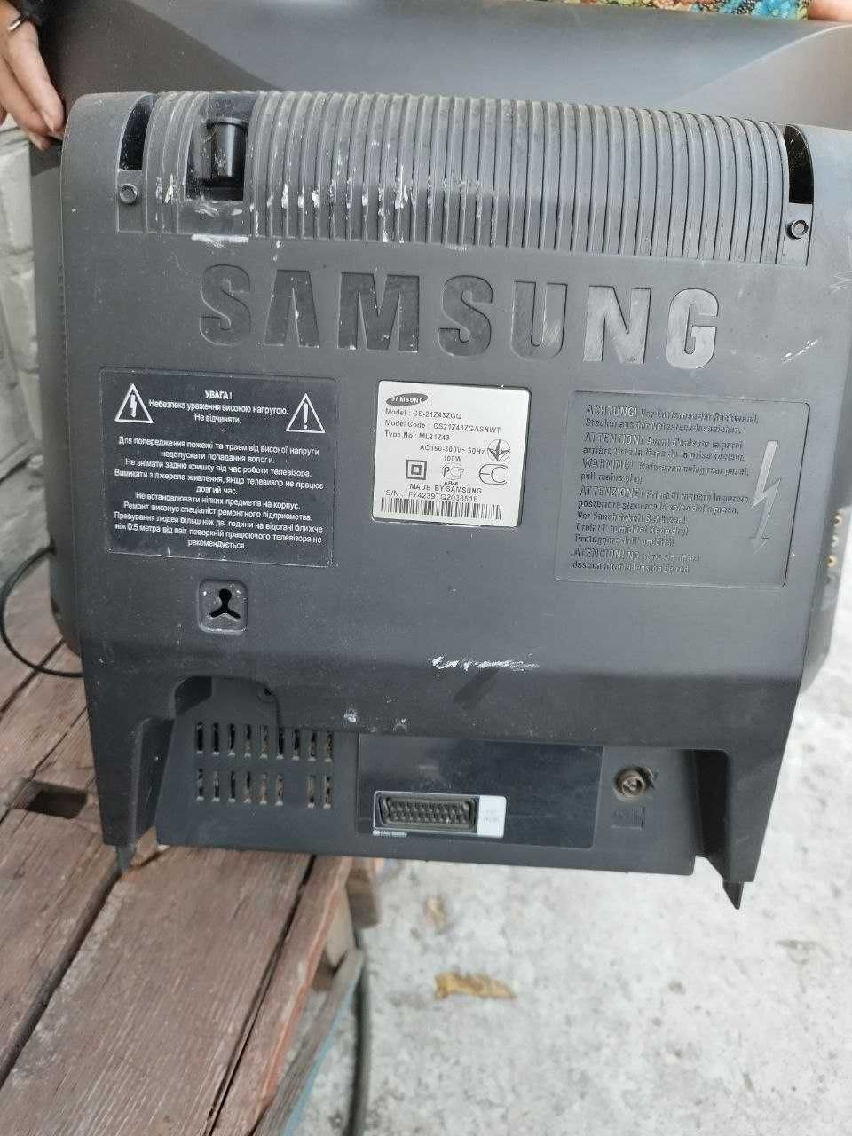 Телевизор Samsung в рабочем состоянии