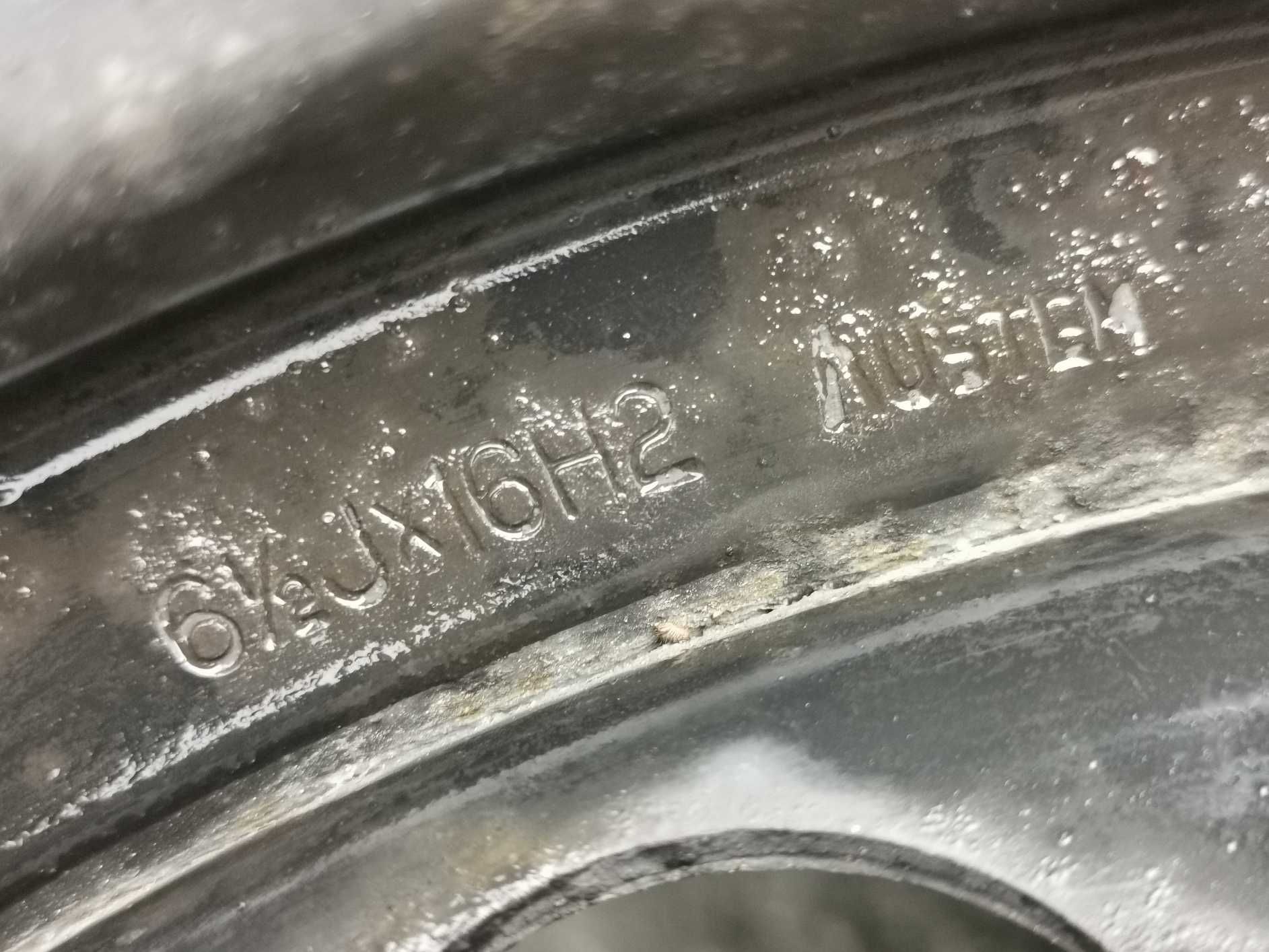Nowe opony zimowe 205/60 R16 na stalowych felgach GM