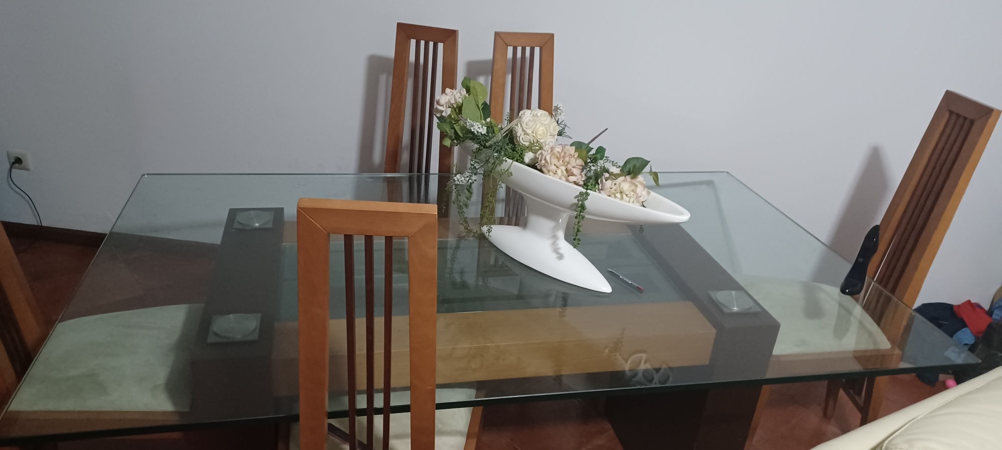 Mesa de sala de vidro com 6cadeiras + movel