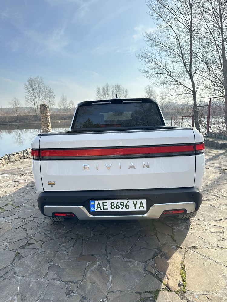 RIVIAN R1T Adventure
