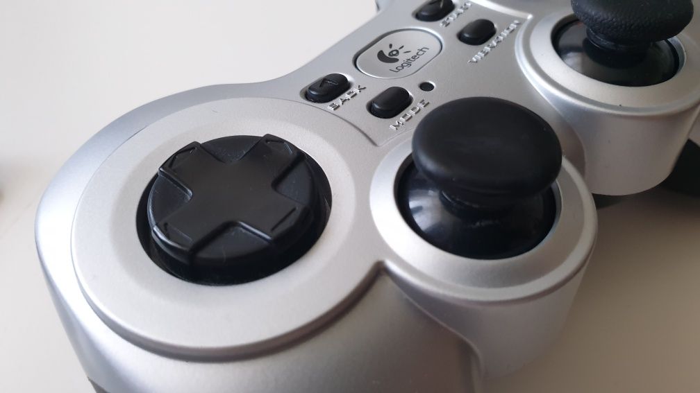 Pad kontroler PC logitech F710