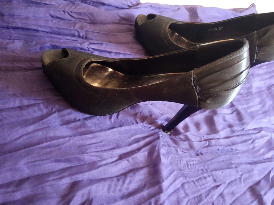 Conjunto de 2 pares de sapatos novos