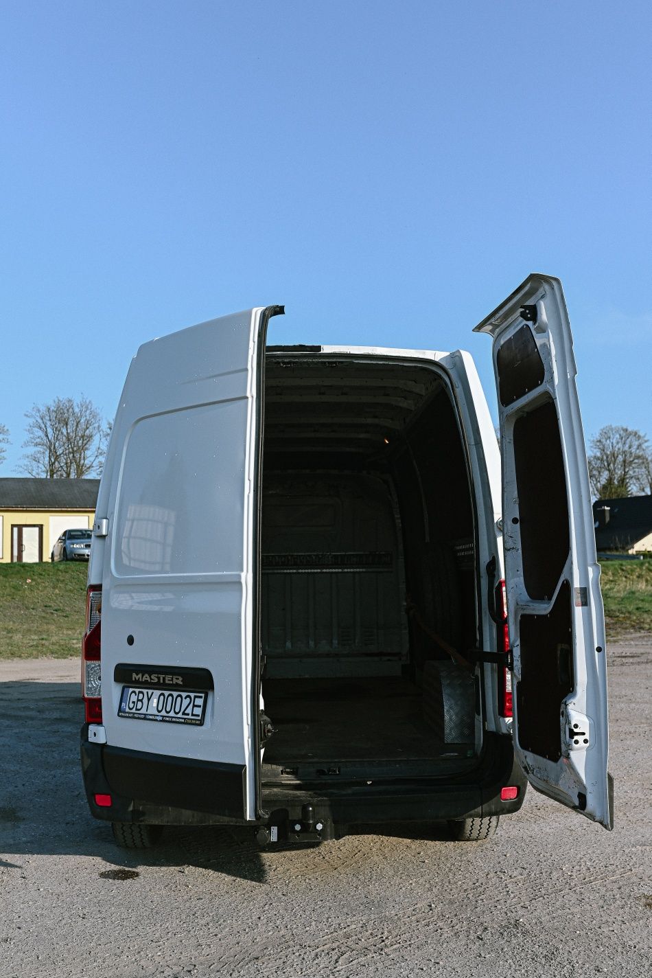 Wynajem busa towarowego, wypożyczalnia busów, lawet, przyczep