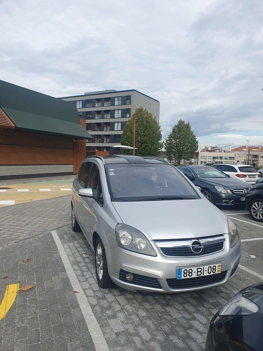 Opel Zafira B 1.9 CDTI 150cv | 7 Lugares | Teto Panorâmico | Sport |