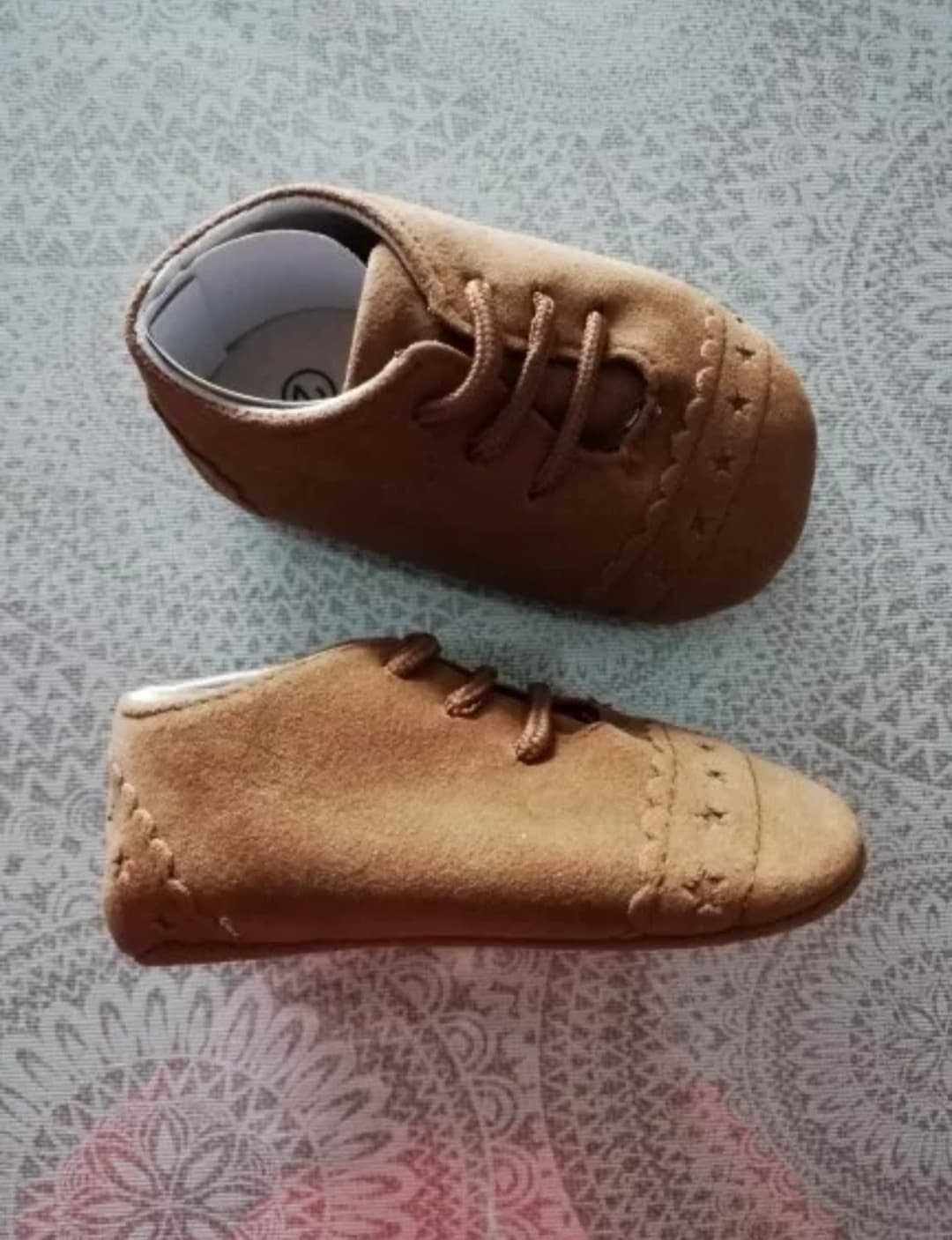 Sapatos Castanhos Camurça