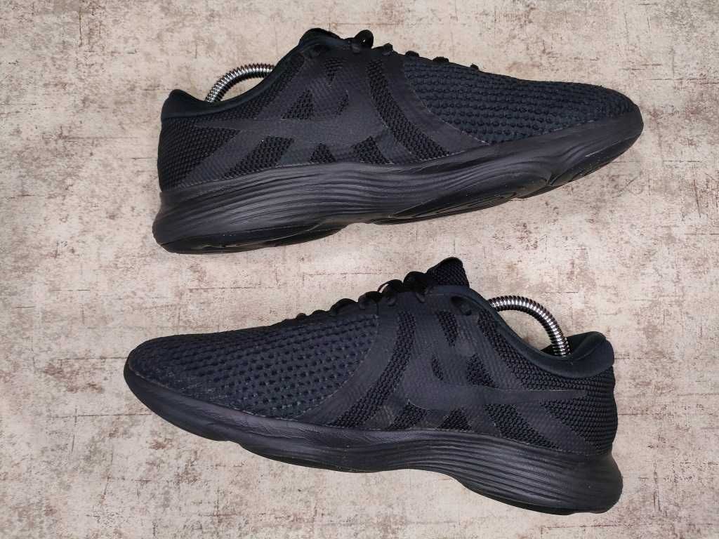 Кросівки Nike Revolution 4 р-40 оригінал кроссовки найк черные лёгкие