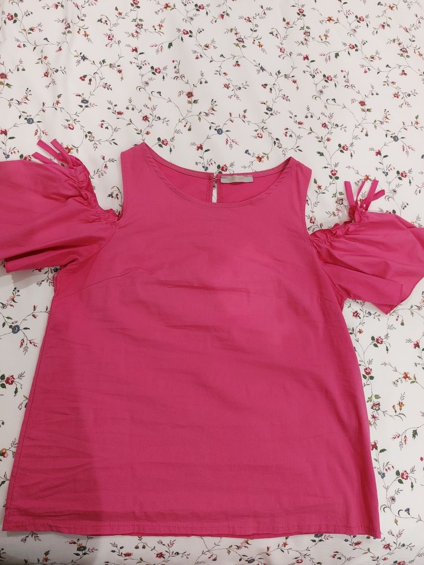 Blusa Rosa sem ombros com laços nas mangas