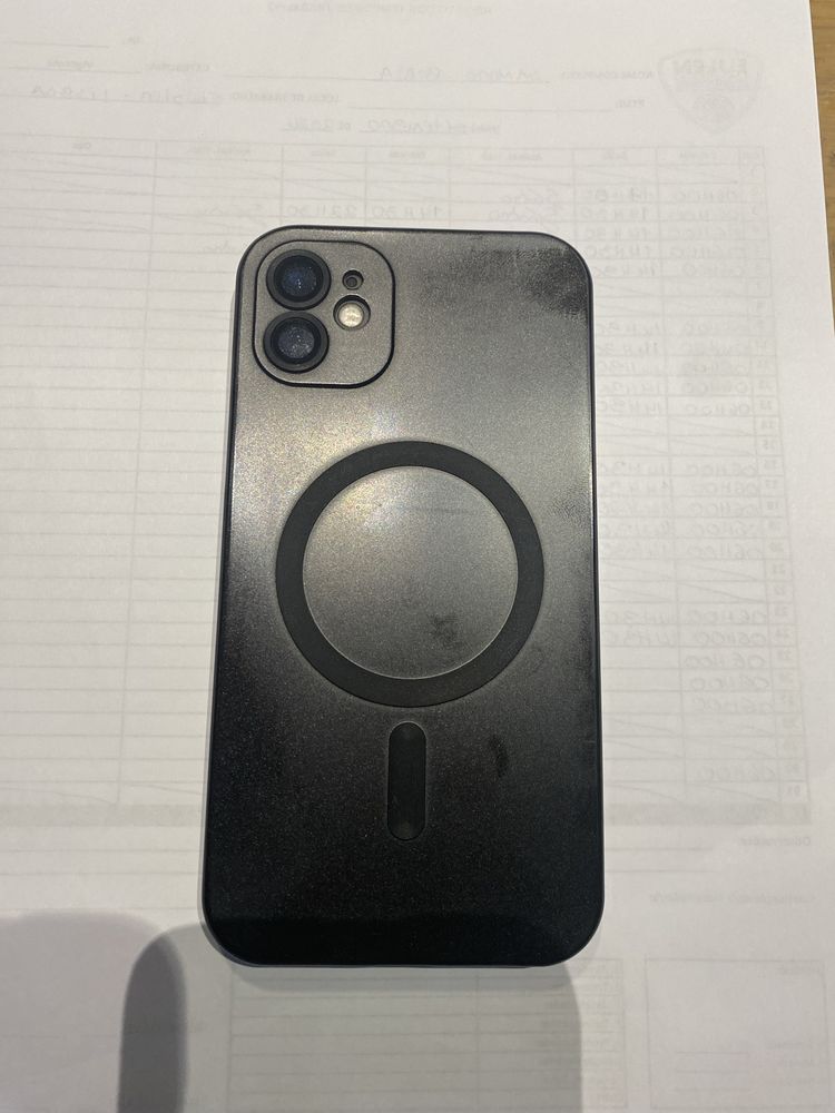 Vendo iphones 11 com 128 g / Carregador Contactless.