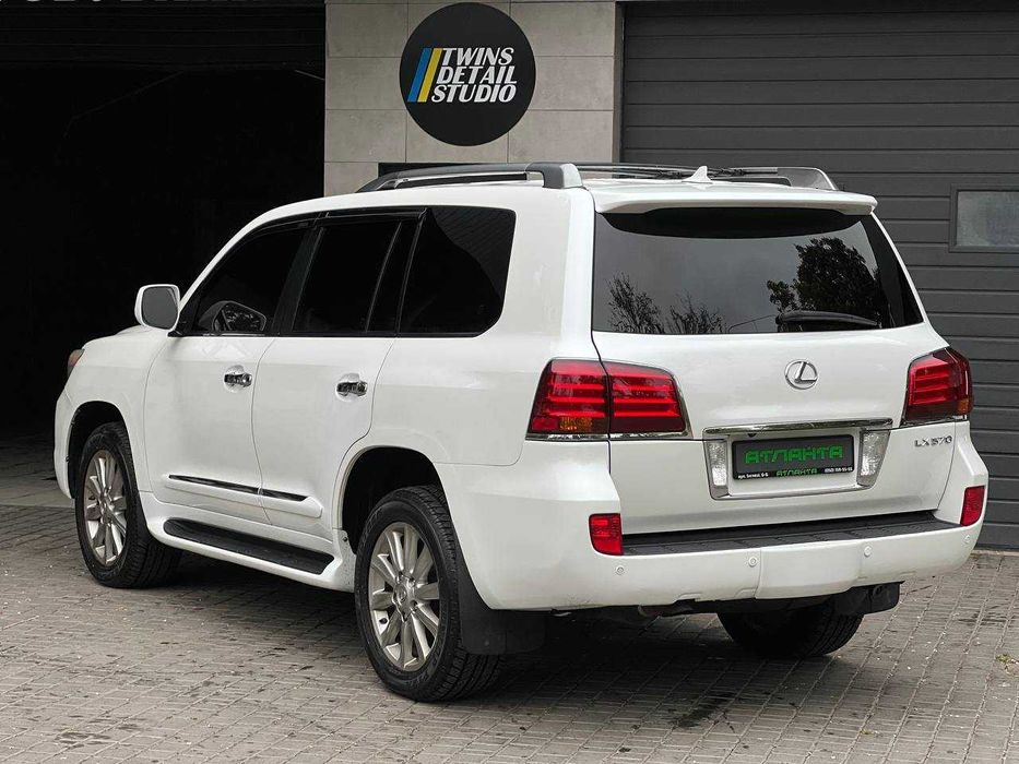 Lexus LX 570 AT 2011