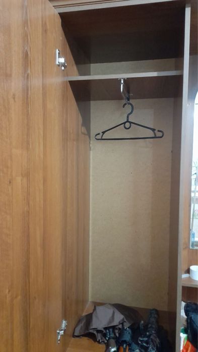 Продам прихожку з дзеркалом