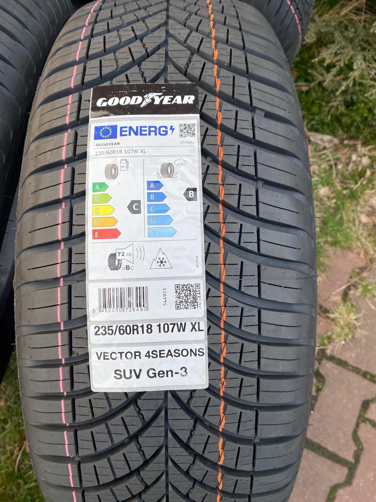 235/60r18 2szt  nowe Goodyear całoroczne Vector 4season gen-3 SUV
