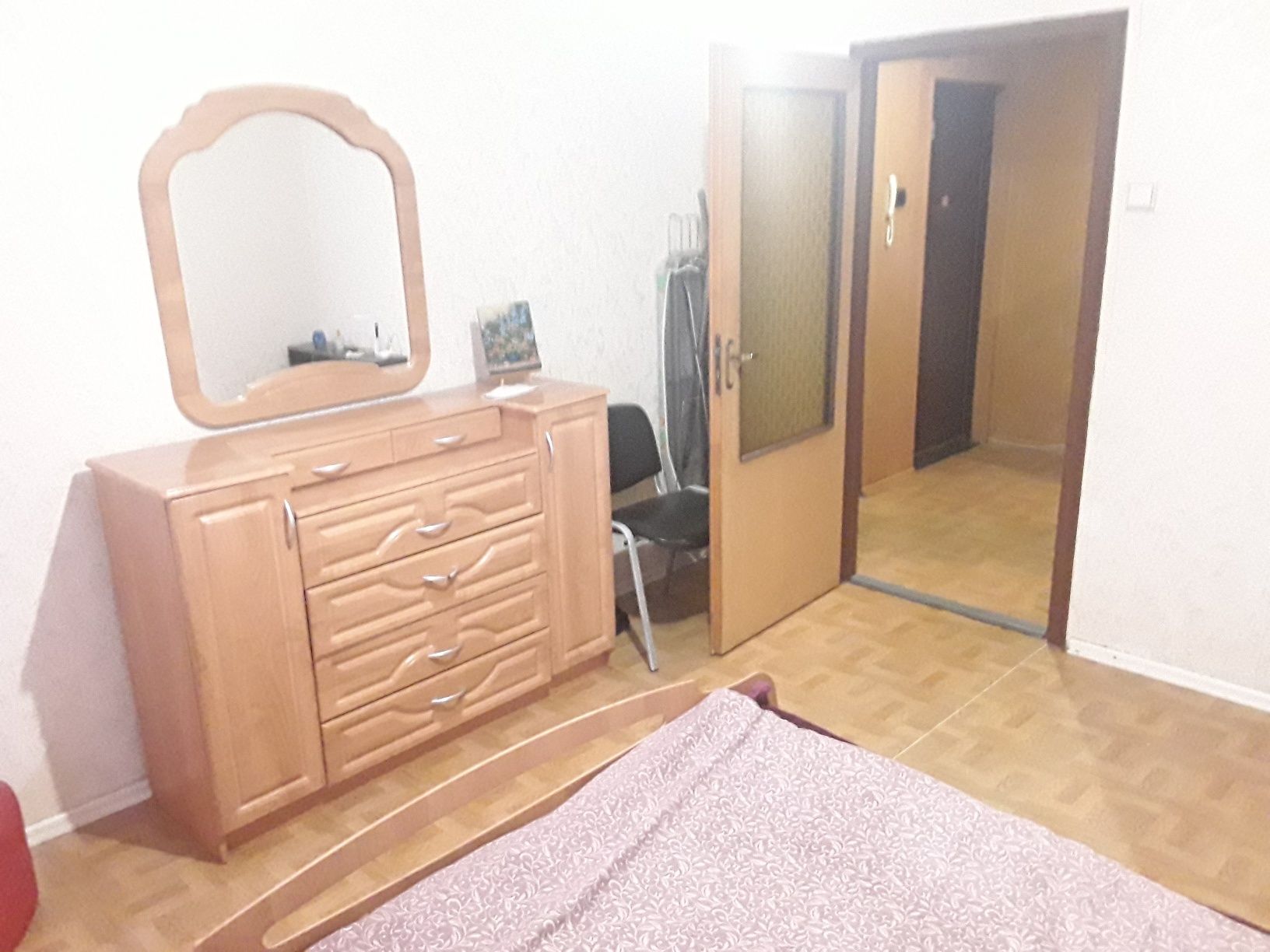 МАКУЛАН, 3-х кімнатна квартира,Центрально-міський р-н.