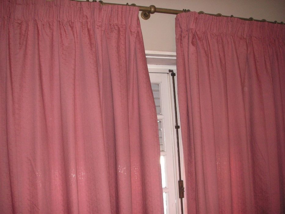 Cortinados Sala ou Quarto (Dois)