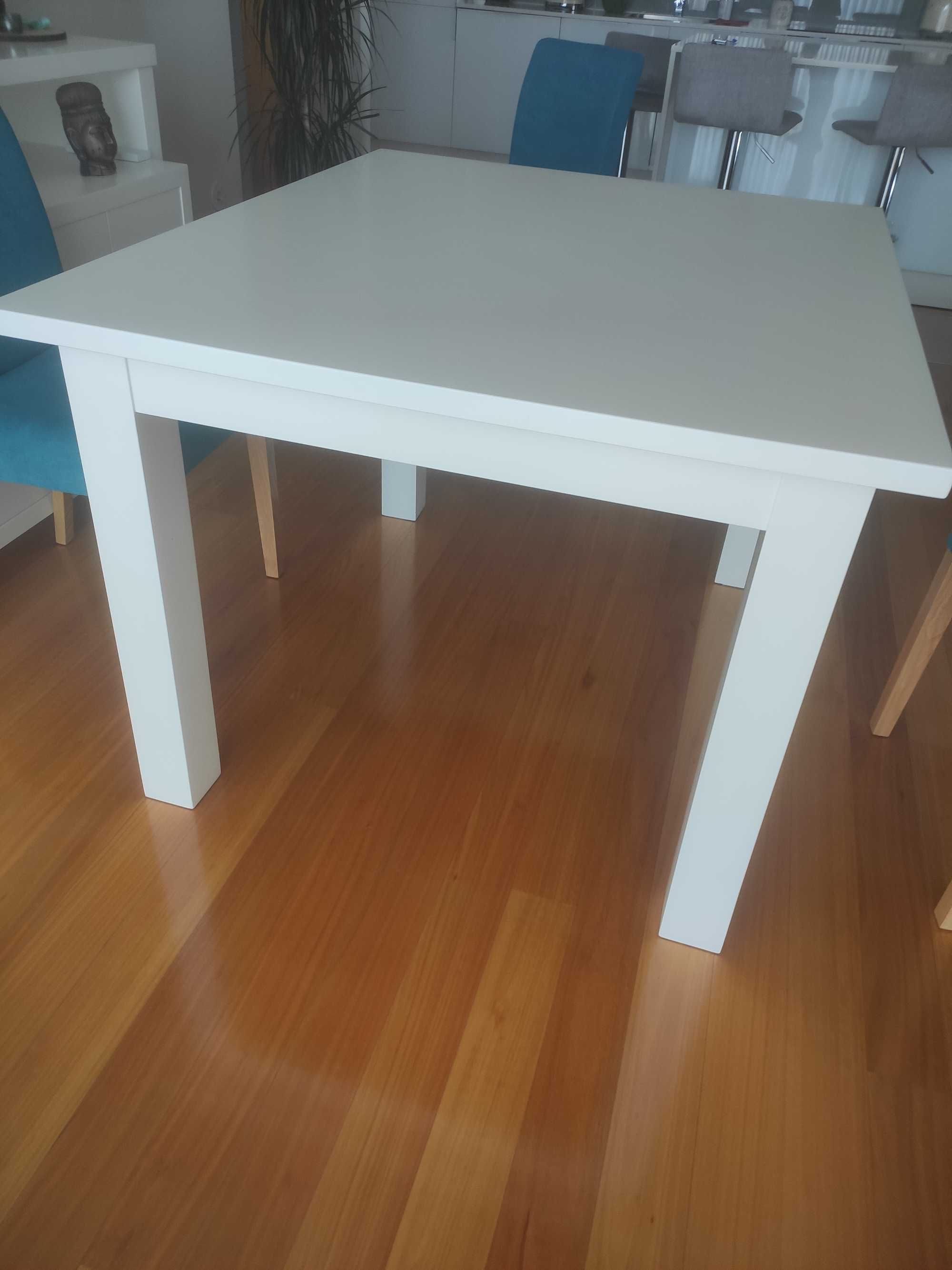 Mesa extensível em cerejeira