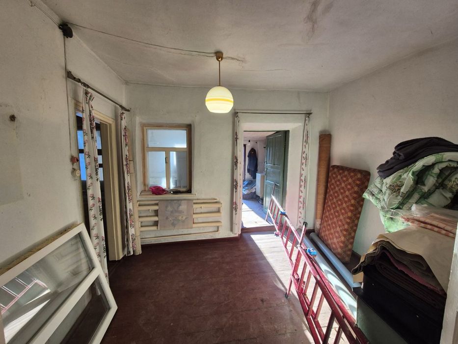 Продам пів Будинку.Школьний 52 кв.м окреме подвірʼя