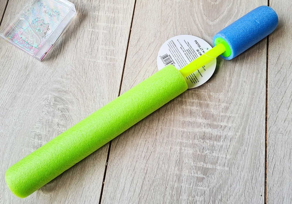 Zabawka pistolet strzykawka na wodę piankowy - NOWY