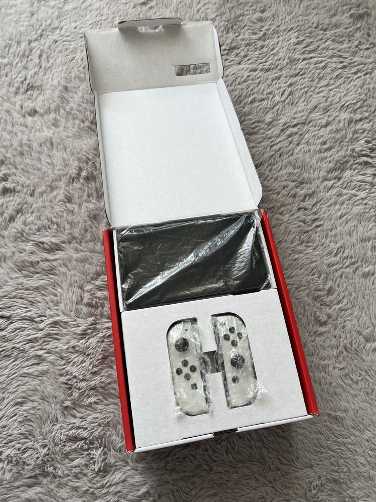 Nintendo Switch Oled + Чохол + Оригінальний Геймпад