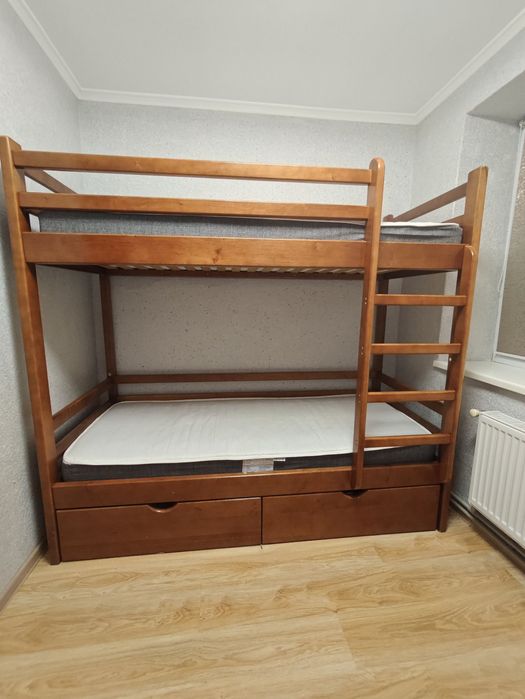Двоярусне ліжко +два ортопедичні матраси