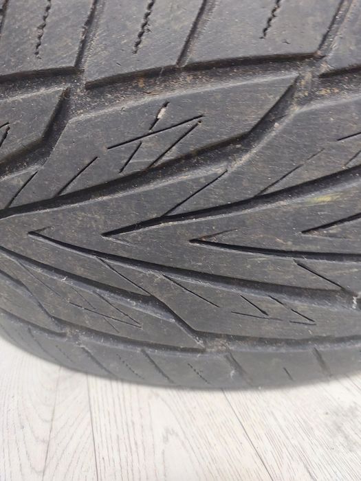 Продам Комплект R20 Диски Шини Toyota 200