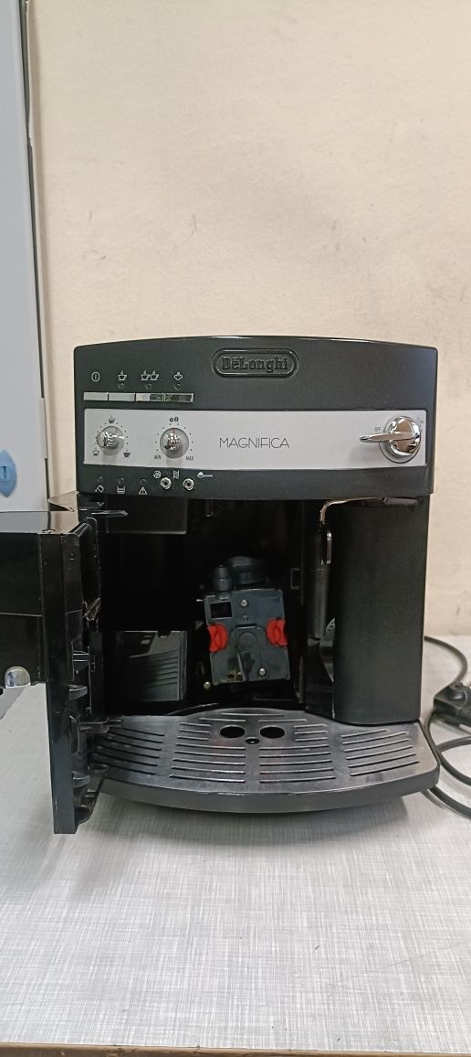 Expres DeLonghi Magnifica ESAM3000.B