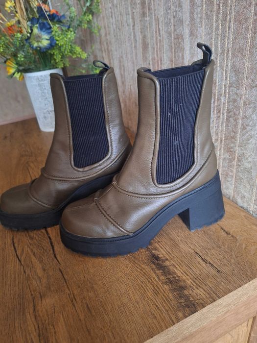 Продам шкіряні жіночі черевики (утепленні), колір хакі.