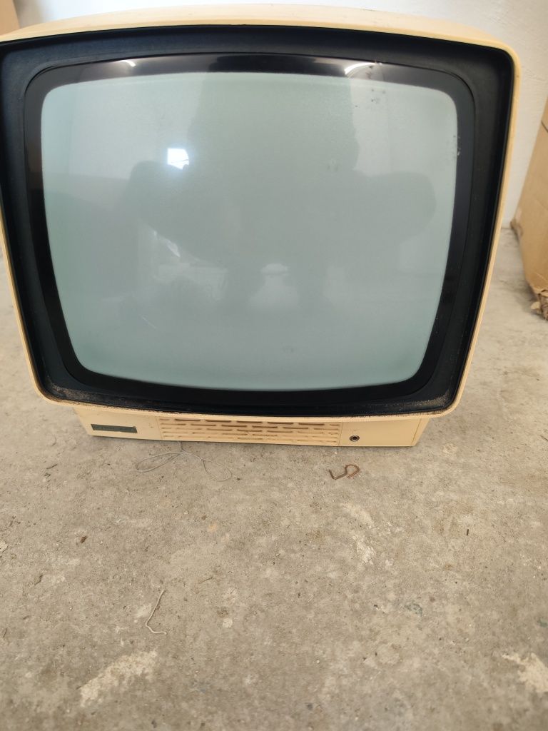 Stary telewizor UNITRA Unimor neptun 150e