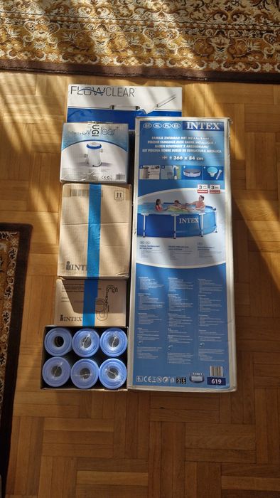 Basen rodzinny Intex z akcesoriami