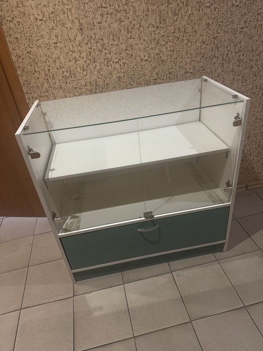Стекляная тумбочка