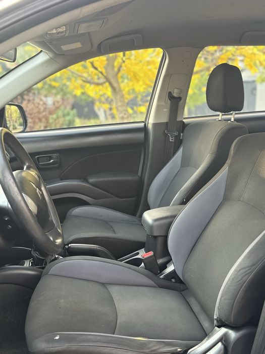 Mitsubishi Outlander 2011 ГОД 2.0 дизель полный привод